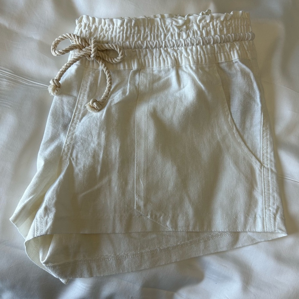 NWT Roxy shorts. Sz XL. Off white linen blend. Rope tie detail. Adorable! - Picture 14 of 16